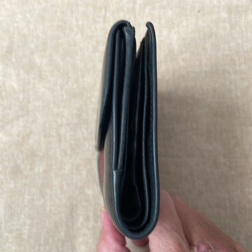 💯 Authentic Gucci Black Vintage Leather Compact Wallet - Picture 10 of 10